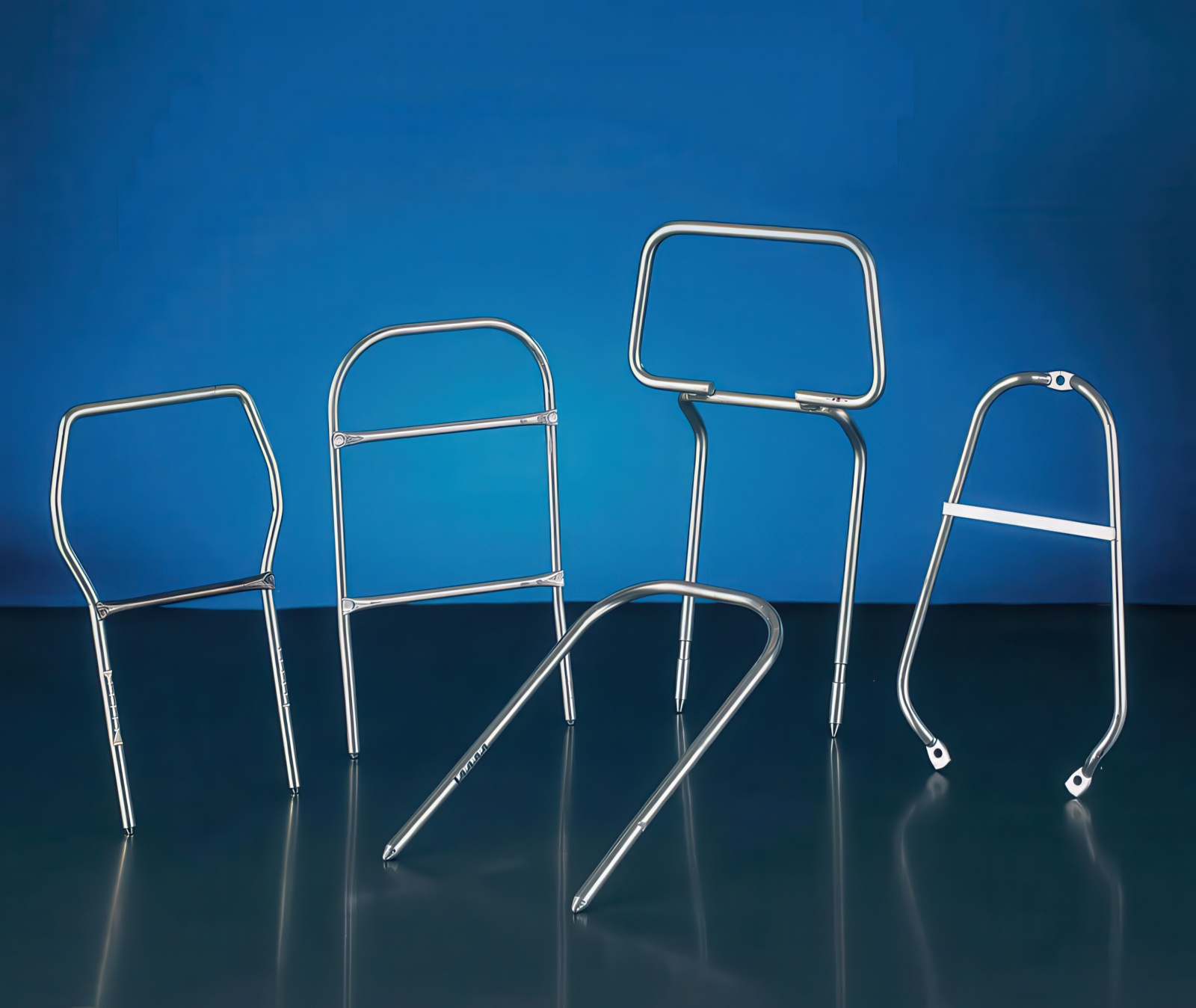 Inserti metallici appoggiatesta sedile